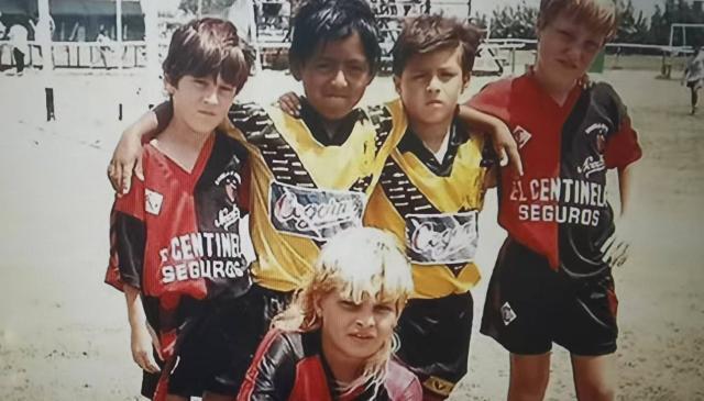 免费足球直播-第一次出国打比赛 9岁梅西的一个举动让人赞叹！