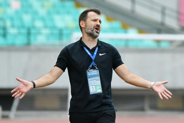 jrs直播低调看直播-莱科连续借强弱对决大练新丁:我的用人原则看训练